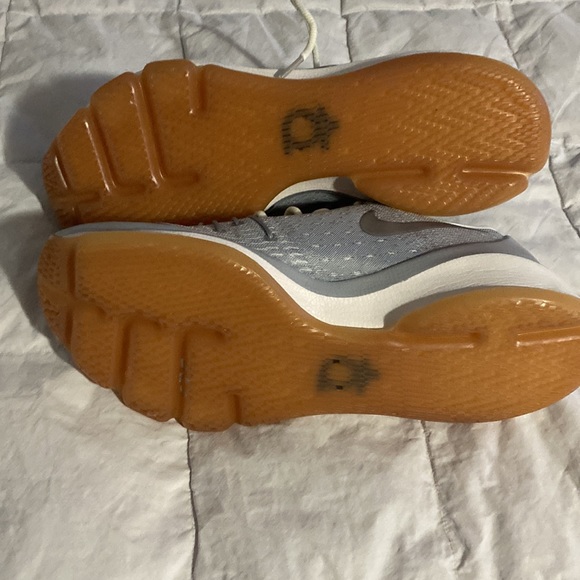 never worn nike shoes - Picture 3 of 6